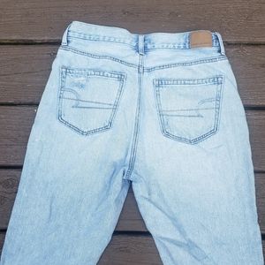 AMERICAN EAGLE MOM JEANS